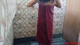 Indian Bhabi Sex In A Bathroom with Red Tawal (Localsex31)