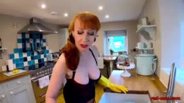 Big tit mature Red XXX gets distracted while cleaning