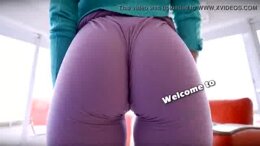 Such A Beautiful Round Ass Teen with Puffy Cameltoe in Thin Tight Leggings