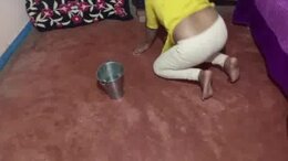 घर का काम करने वाली नौकरानी की गांड चुदाई की Indian Maid XXX साफ हिंदी आवाज में